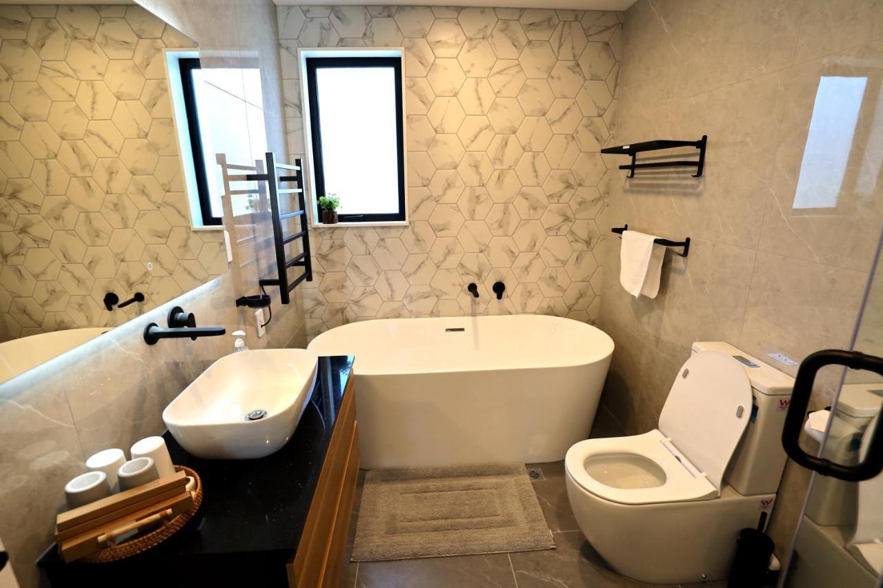 Appartamento Luxury Brand New Designer Living Auckland Esterno foto